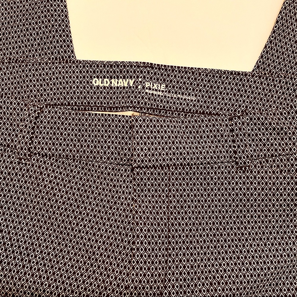 Old Navy Pixie Mid-Rise Pants
